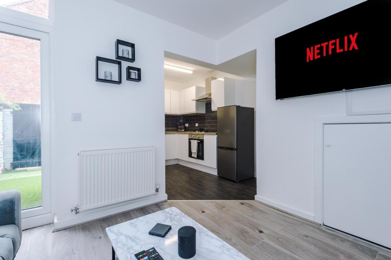 Cosy 3 Bed 3 Bath House - Central Liverpool -Self Check-In & Free Parking! Villa Buitenkant foto