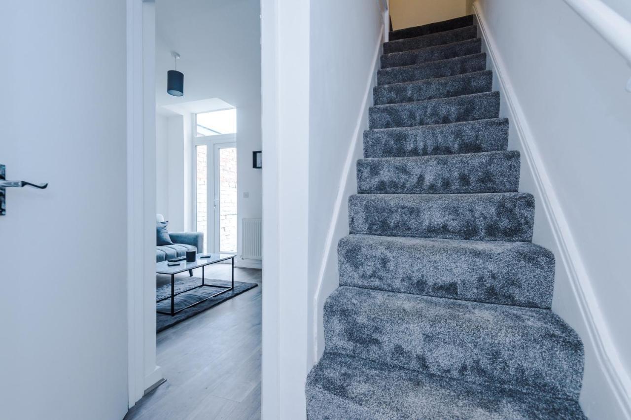 Cosy 3 Bed 3 Bath House - Central Liverpool -Self Check-In & Free Parking! Villa Buitenkant foto