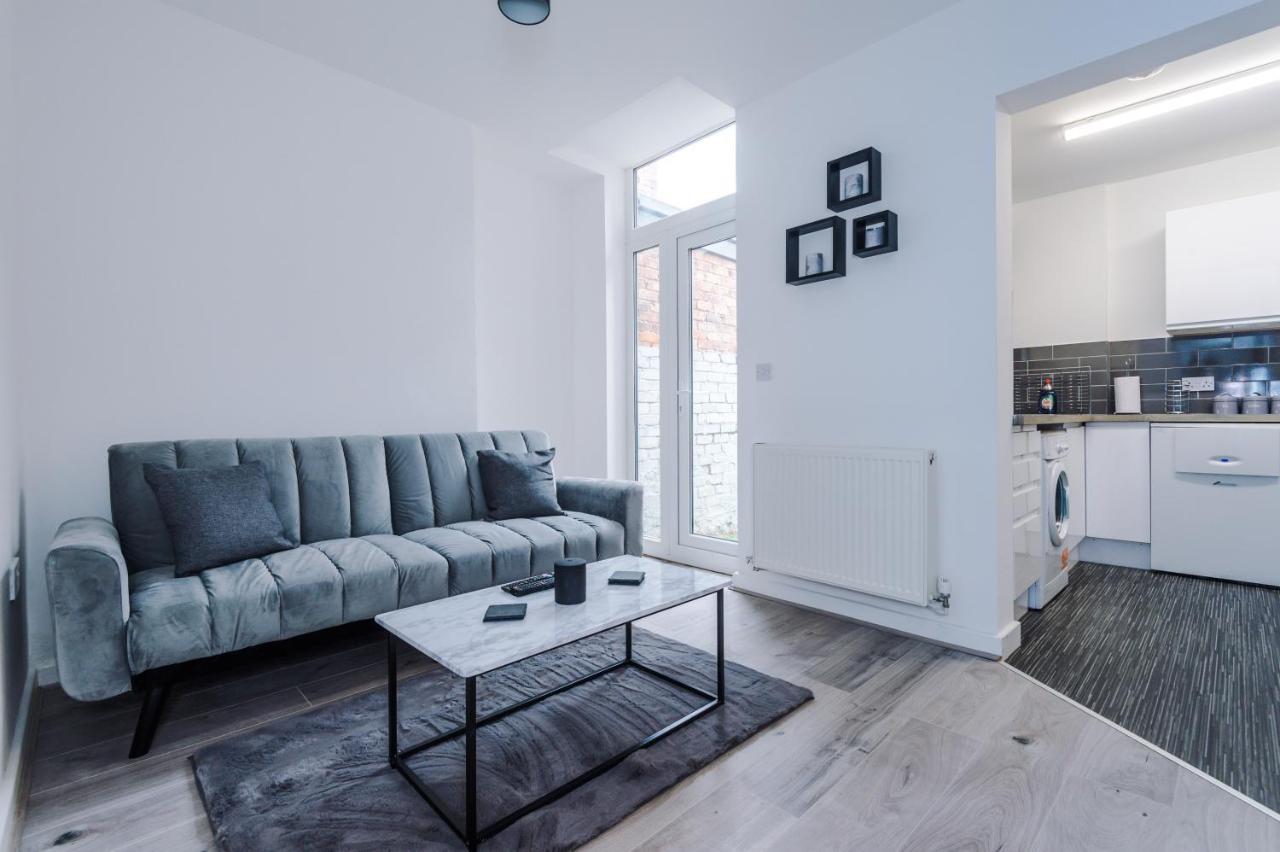 Cosy 3 Bed 3 Bath House - Central Liverpool -Self Check-In & Free Parking! Villa Buitenkant foto