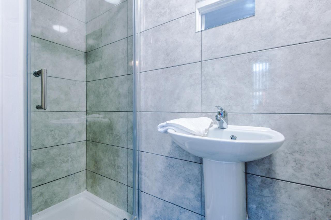 Cosy 3 Bed 3 Bath House - Central Liverpool -Self Check-In & Free Parking! Villa Buitenkant foto